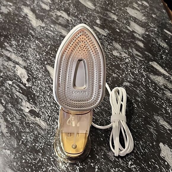 BRAND NEW CONAIR EXTREMESTEAM 2-in-1 HANDHELD STEAMER AND IRON WITH TURBO - Picture 6 of 16